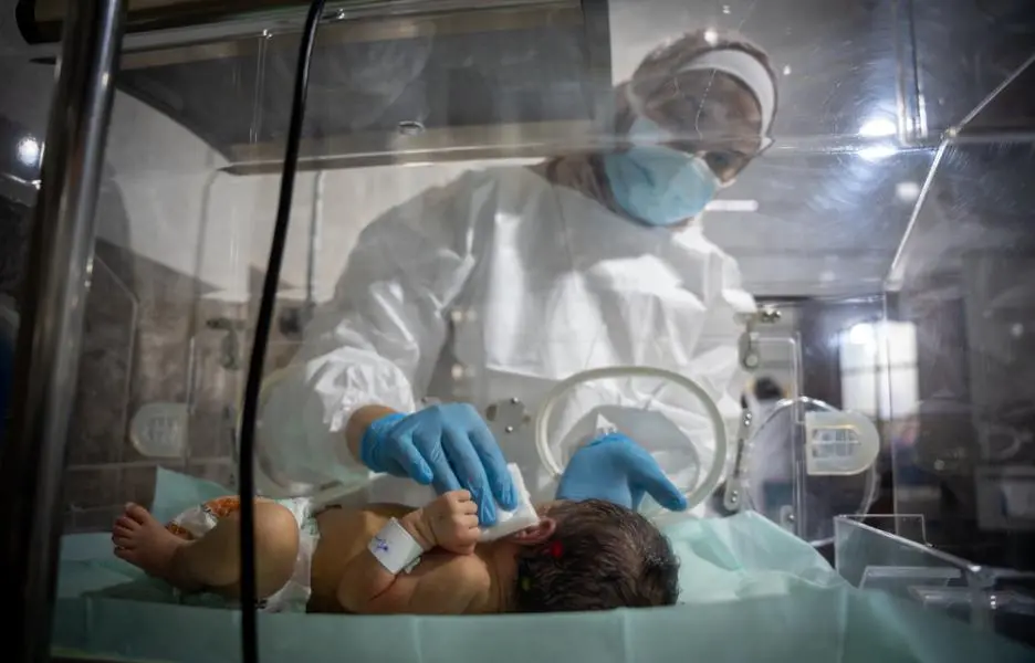 Actividades materno infantil en el hospital Bernas, apoyado por MSF y situado al oeste de Idlib, en la frontera entre Siria y Turquía.