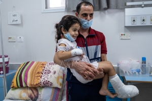 Treating child injuries in blockaded Gaza 01
