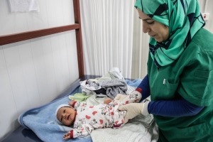Baby Malik and MSF midwife Layla, Iraq