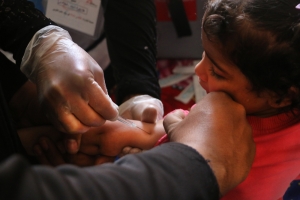 West Aleppo, Syria: MSF helps vaccinate tens of thousands of displaced Syrian children