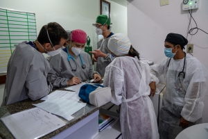 Caring for patients in Tefé