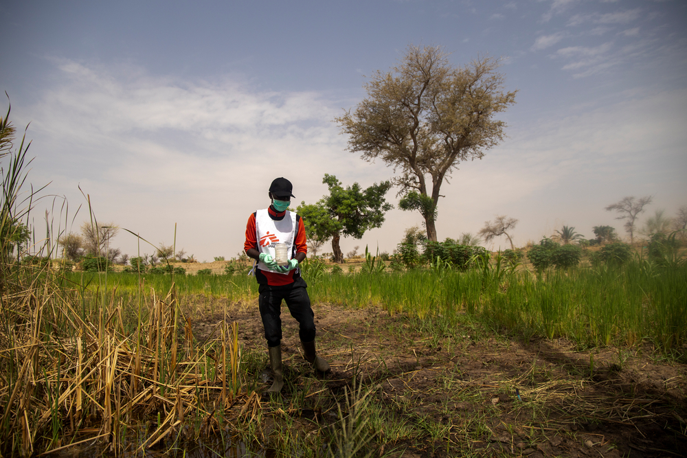 Niger: Treating water in communities to prevent malaria