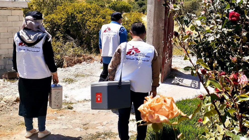 Un equipo de MSF encargado de la vacunación contra la COVID-19 en el noroeste de Siria