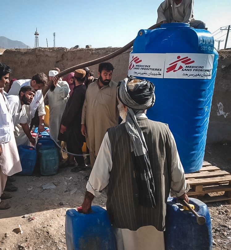 Médicos Sin Fronteras distribuye agua potable en Quetta, Pakistán, tras las inundaciones - Agosto 2022