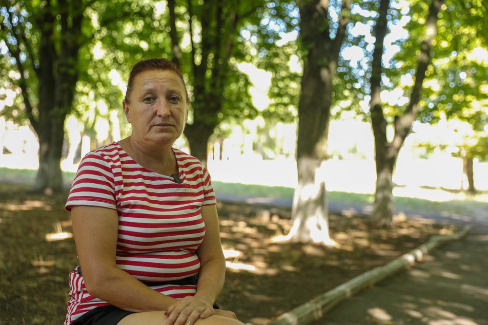Yevhenia es una persona internamente desplazada la región de Jersón, Ucrania