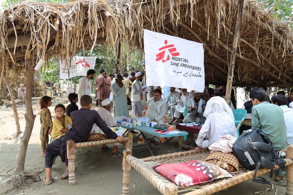 MSF instaló una clínica móvil para la comunidad afectada por las inundaciones en Pakistán