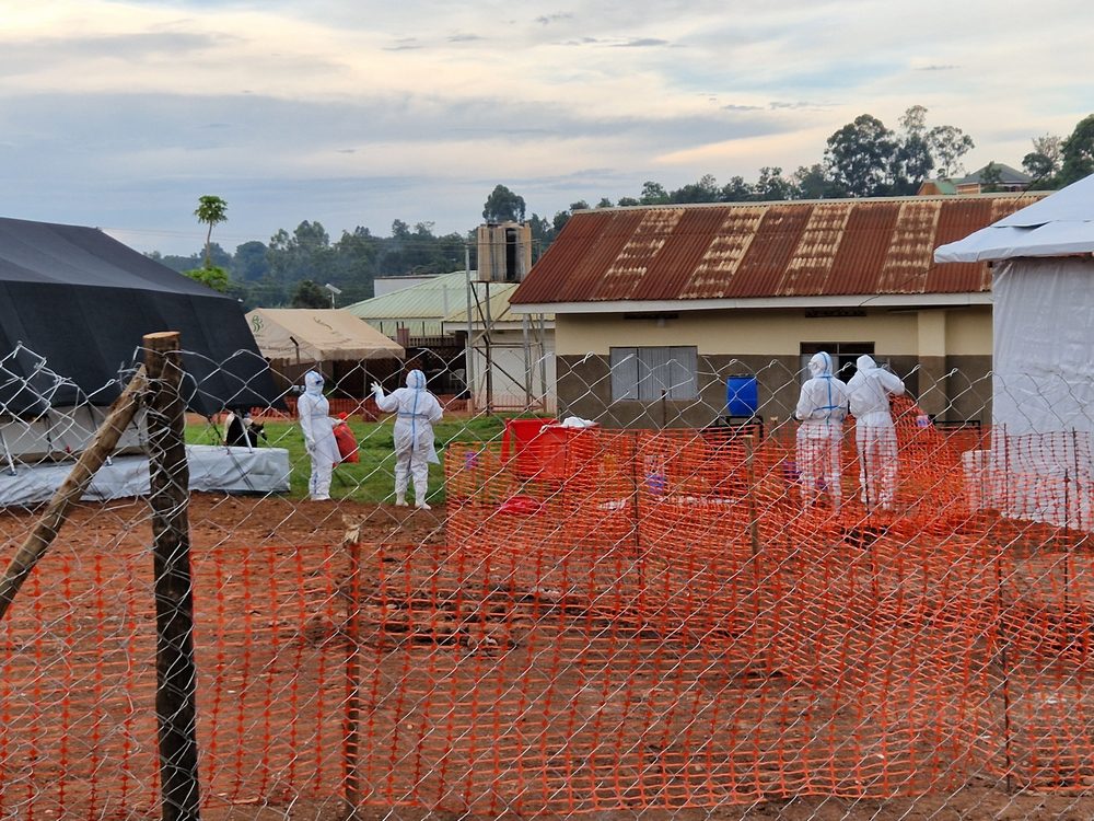 MSF abre dos centros de tratamiento en Mubende y Madudu, en Uganda. 