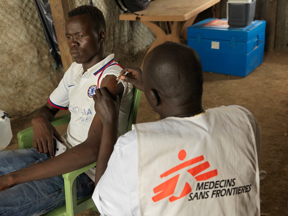 Un integrante de MSF en la campaña de vacunación contra la hepatitis E en Sudán del Sur