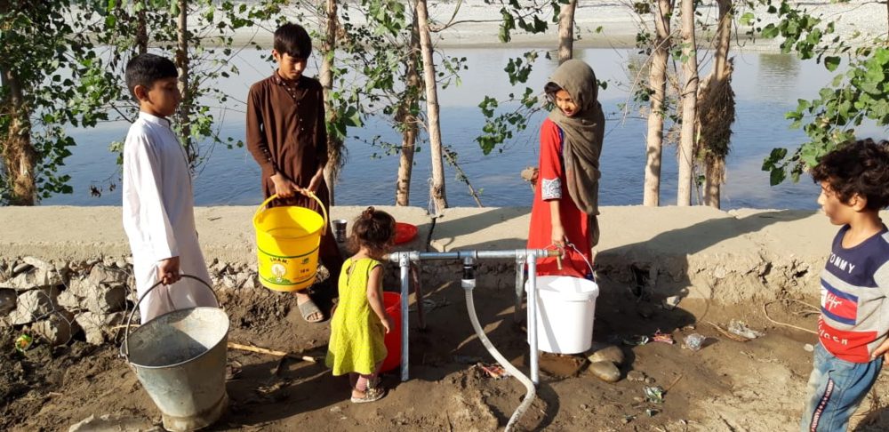 Punto de agua potable instalado por MSF en Khyber Pakhtunkhuwa, como respuesta a las inundaciones en Pakistán