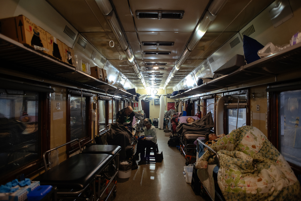 Tren medicalizado de MSF en Ucrania traslada a personas heridas