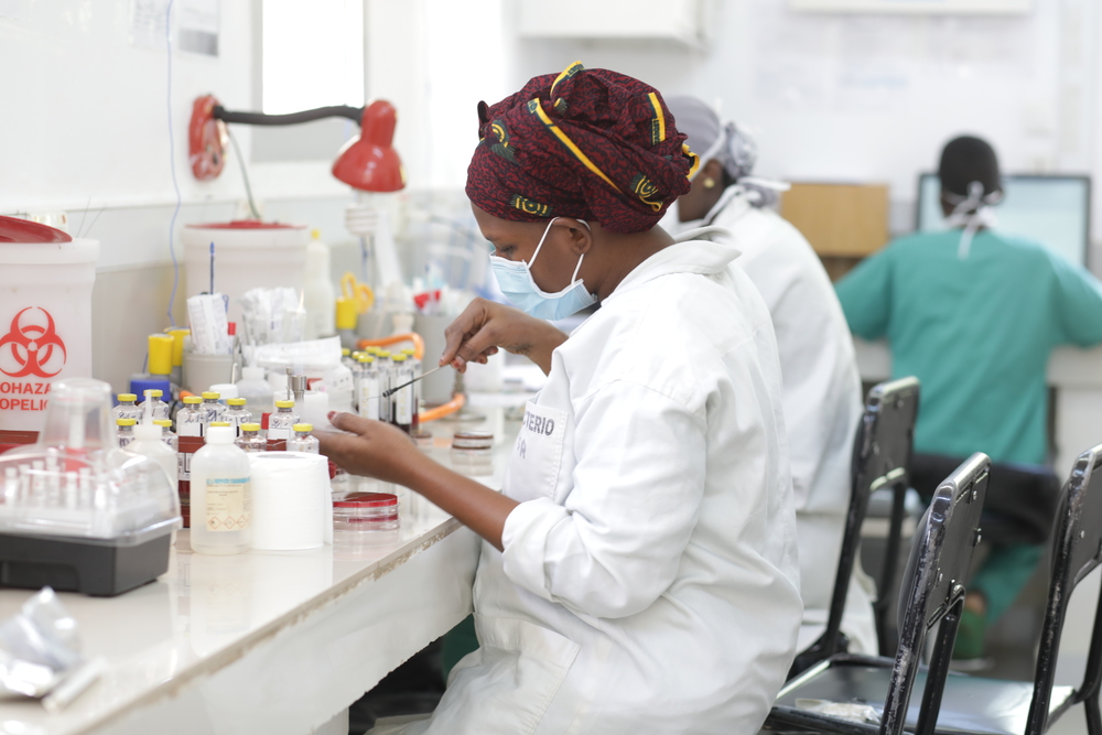Antibiogo es el primer dispositivo médico in vitro con marcado CE diseñado, desarrollado y probado por MSF para y con países de ingresos bajos y medios.