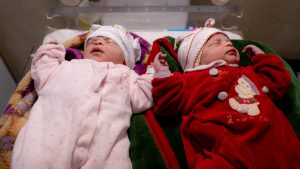 Elain y Selain, gemelas nacidas en instalación de MSF