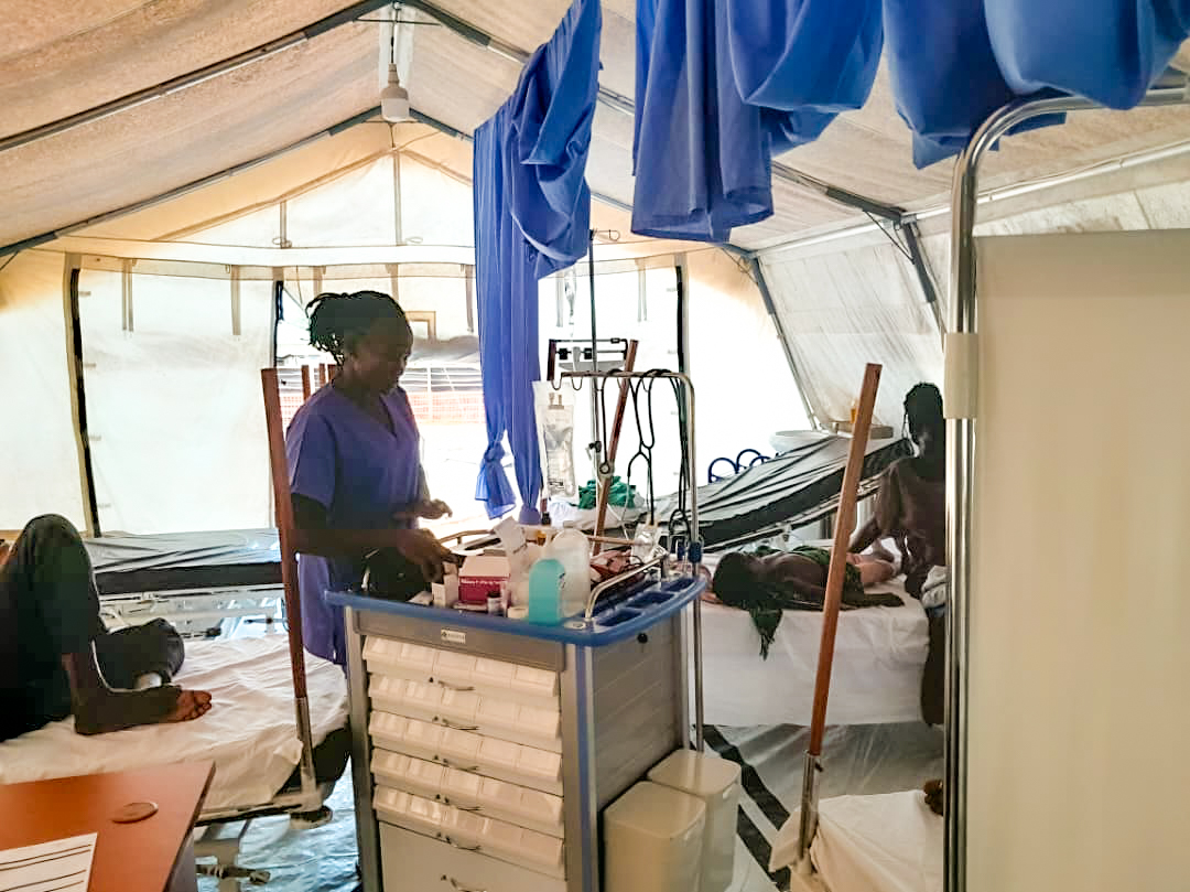 Personal médico de MSF trabaja en colaboración con el Ministerio de Salud en el recién inaugurado hospital rural de Kajo Keji, Sudán del Sur.