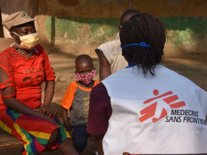 MSF y el Ministerio de Salud implementan un nuevo tratamiento para la tuberculosis en Sierra Leona