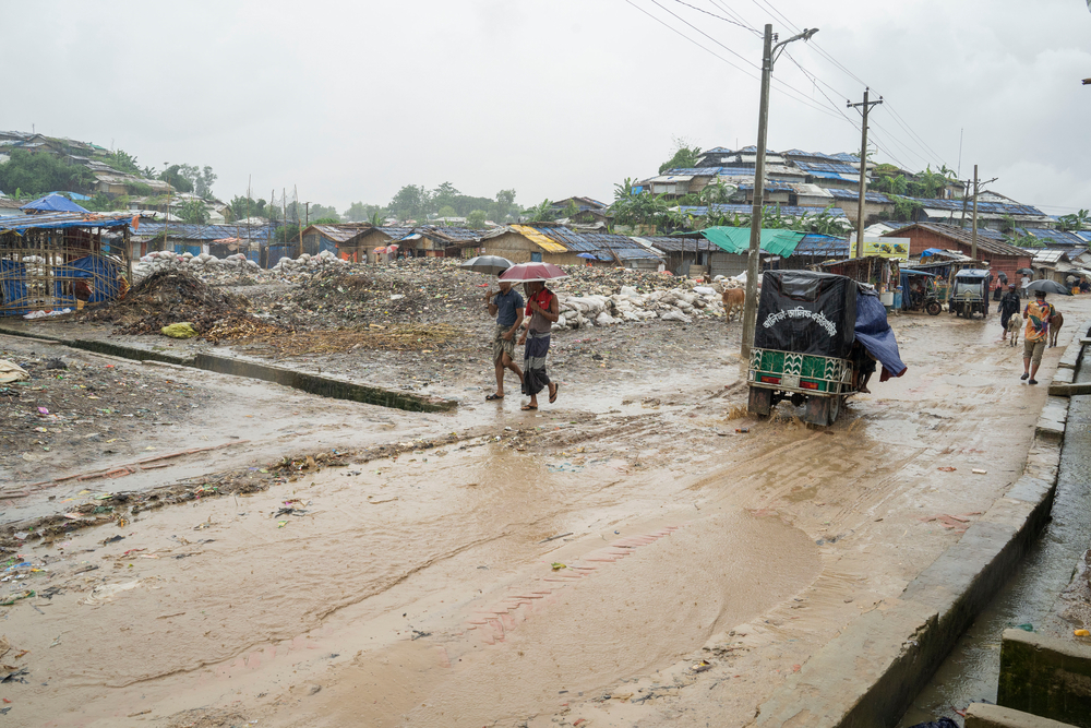 MSF brinda asistencia médica en los campos para personas refugiadas del distrito de Cox's Bazar, en Bangladesh, desde 1992