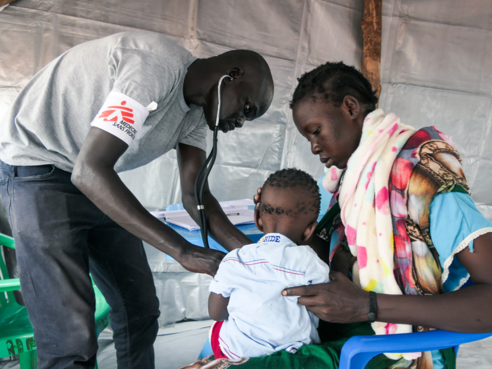 Los centros de MSF en Sudán del Sur están experimentando aumentos significativos del sarampión y la desnutrición, especialmente entre los niños