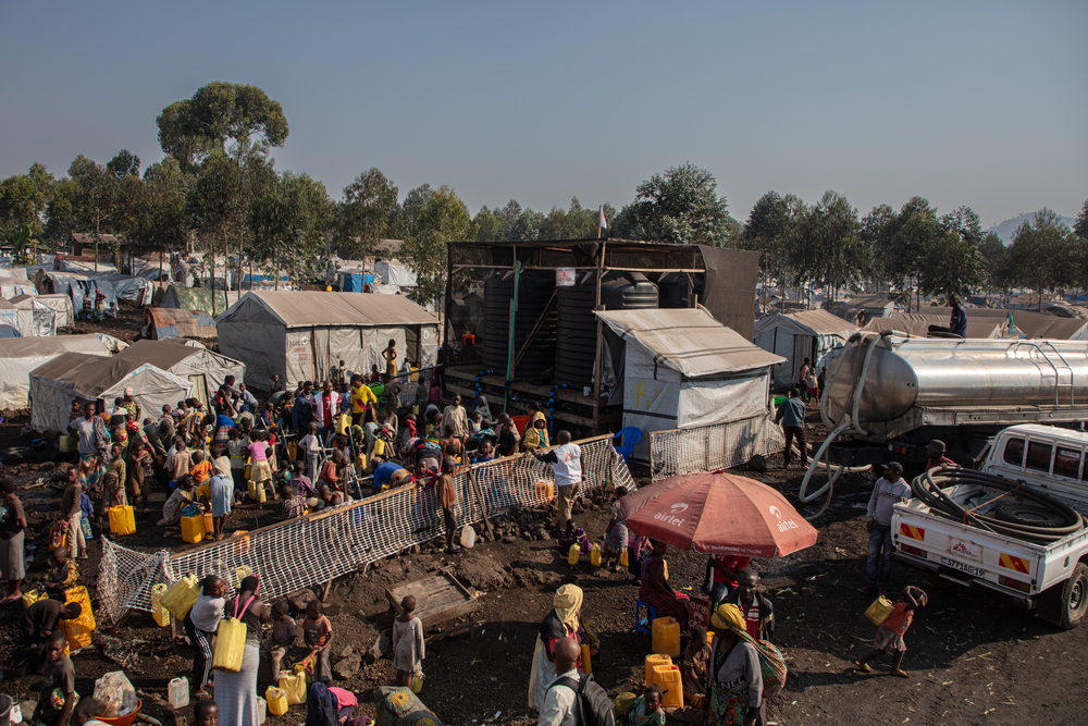 MSF distribuye agua limpia en el campo de desplazados de Rusayo, RDC