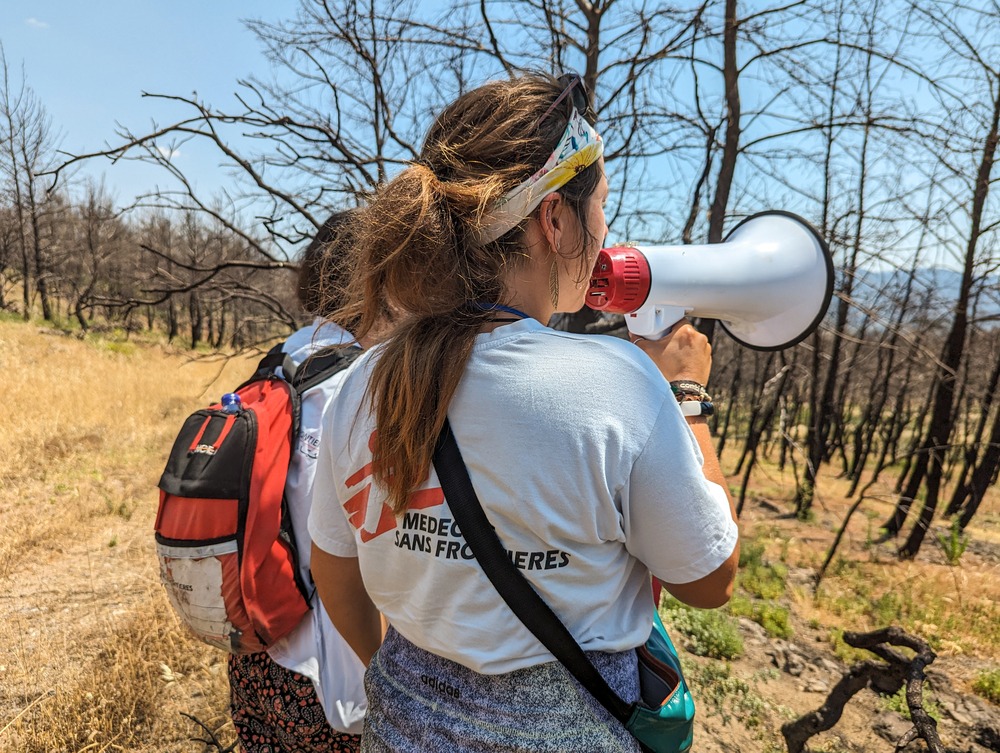 MSF brinda asistencia de emergencia -primeros auxilios médicos y psicológicos- a las personas que llegan a las islas de Lesbos y Samos