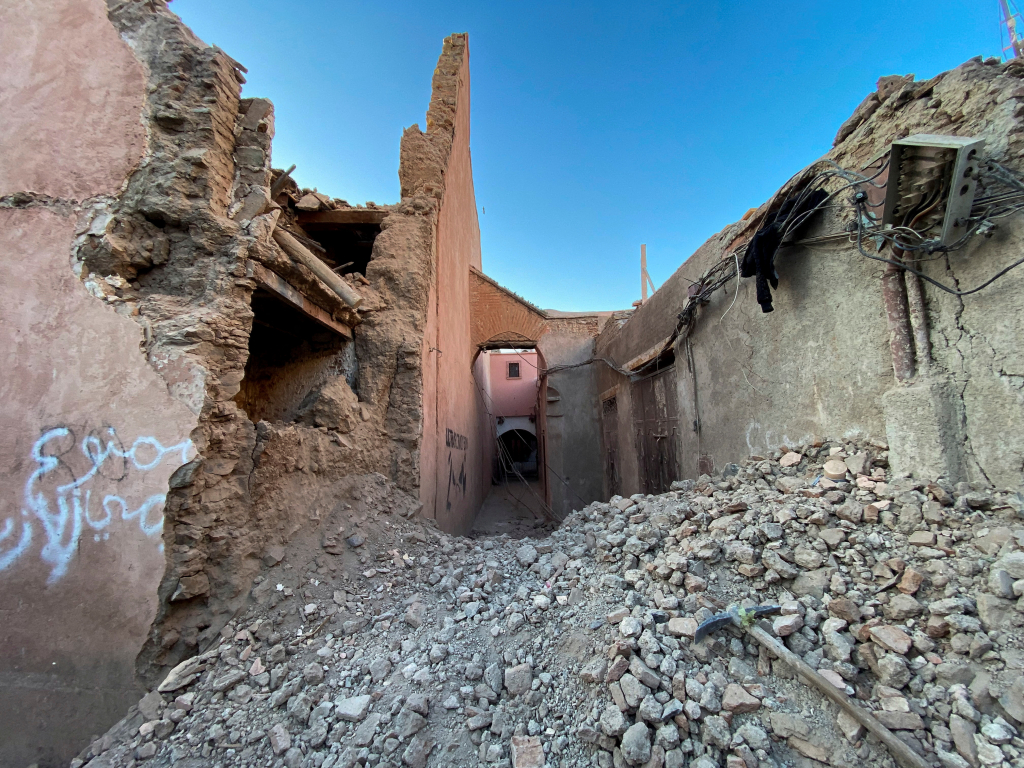 Edificio destruido tras el terremoto en Marruecocs