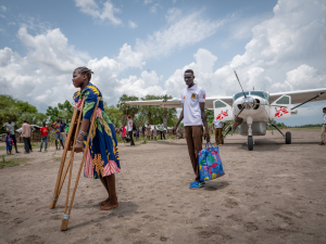 MSF traslada a paciente para recibir tratamiento médico. Sudán del Sur