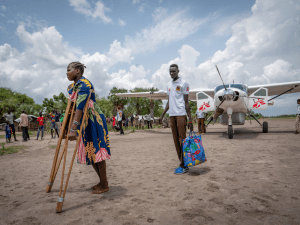 MSF traslada a paciente para recibir tratamiento médico. Sudán del Sur