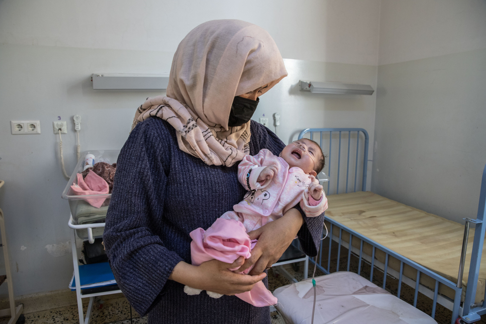 La labor de MSF en el hospital Mazar i Sharif busca cubrir lagunas críticas en la atención pediátrica y neonatal