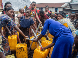 MSF instaló camiones cisterna en diferentes lugares alrededor del Lago Verde, RDC