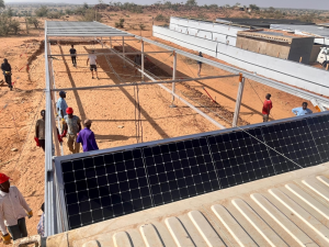 MSF prueba el uso de energía solar móvil en el campo de refugiados de Ourang, en el este de Chad