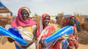 Mujeres refugiadas en el este de Chad recibieron artículos esenciales para la temporada de lluvias