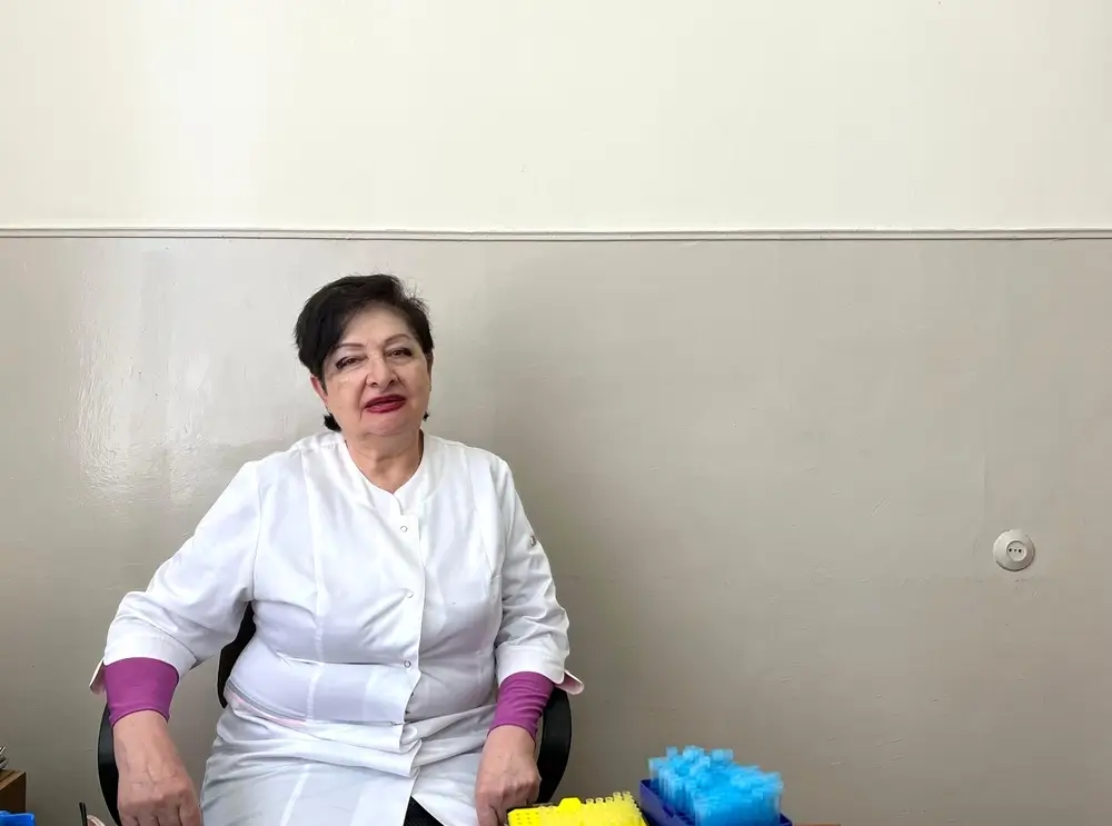 Dra. Gayane Galumyan, directora de laboratorio, involucrada en el proyecto de Hepatitis C de Médicos Sin Fronteras. 