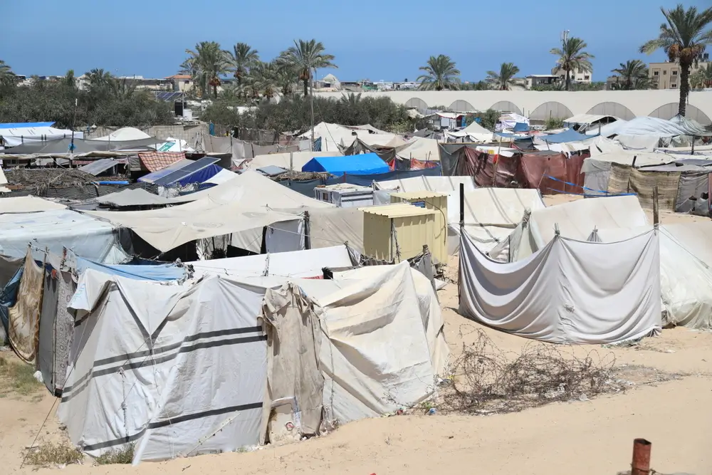Tiendas de campaña de personas desplazadas refugiadas en Jan Yunis Al Mawasi, Franja de Gaza.