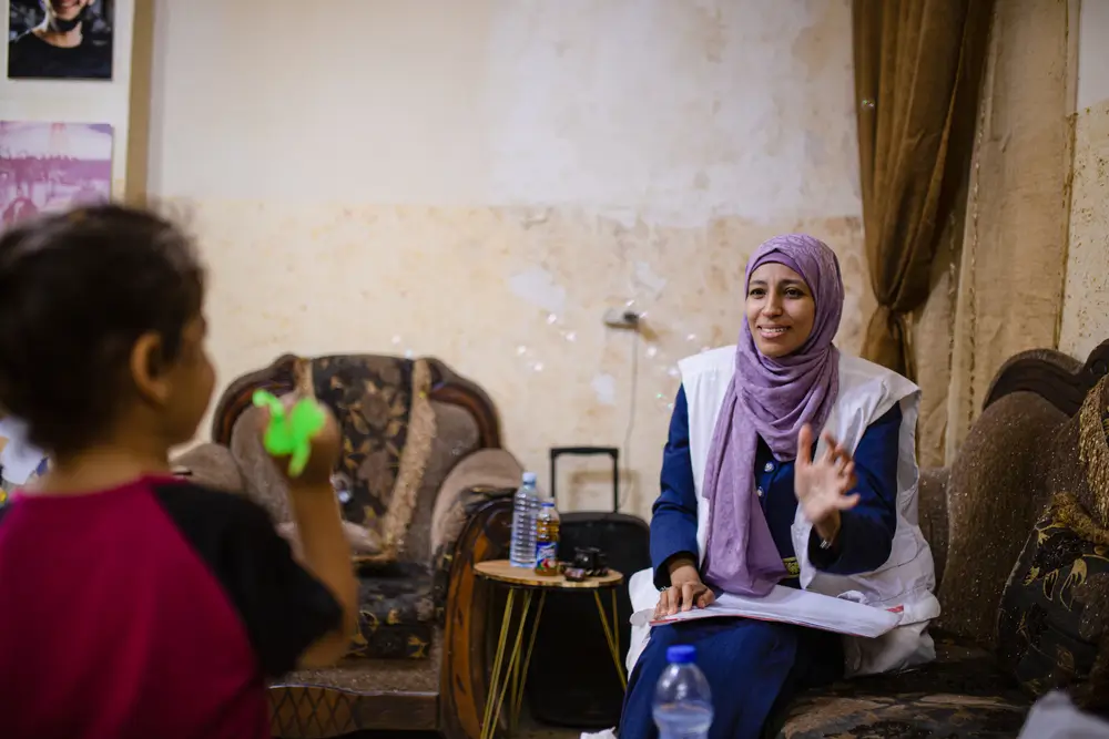 Rahma visitó a una familiaen el campo para personas desplazadas de Jenin