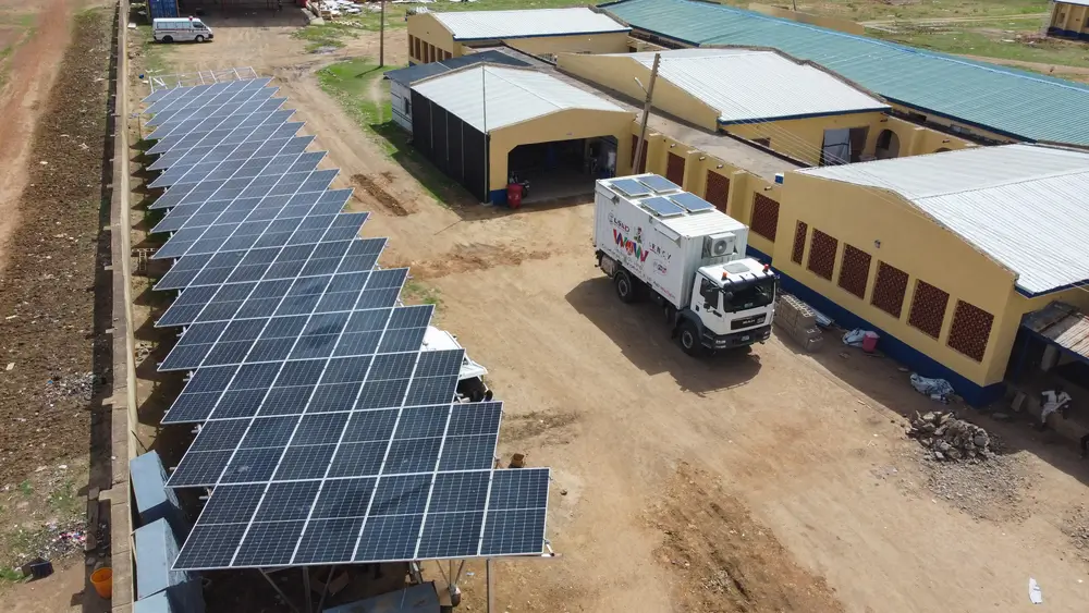 MSF instaló un sistema de paneles solares, lo que garantiza una prestación de atención médica más consistente.