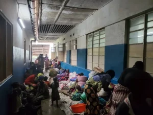 Estas personas desplazadas que huyen de los enfrentamientos entre los beligerantes en el territorio de Masisi, Kivu Norte.