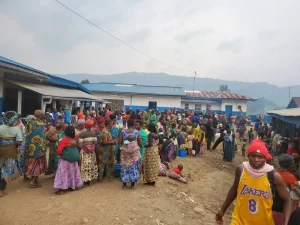 Afluencia de personas desplazadas al hospital general de referencia de Masisi, apoyado por MSF. La situación humanitaria en Masisi, es crítica.