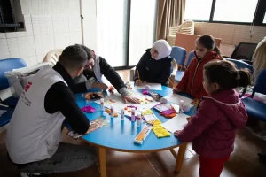 Equipos deMSF durante una sesión grupal de salud mental, en el sur de Líbano.