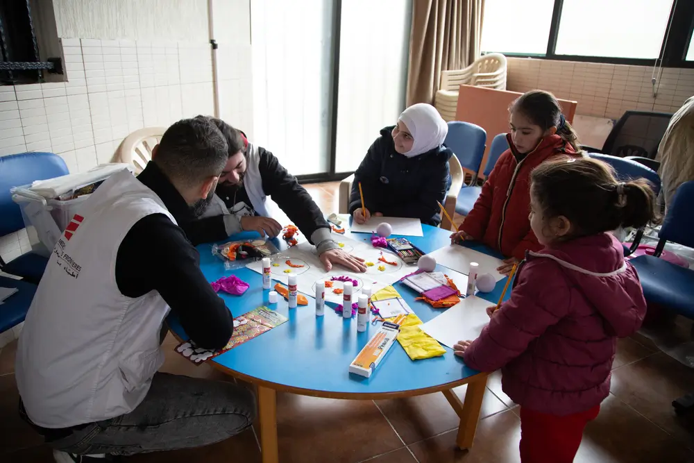 Equipos deMSF durante una sesión grupal de salud mental, en el sur de Líbano.