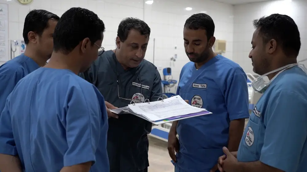 Personal de enfermería de cuidados intensivos en el centro de traumatología de Adén, Yemen, febrero de 2023. 