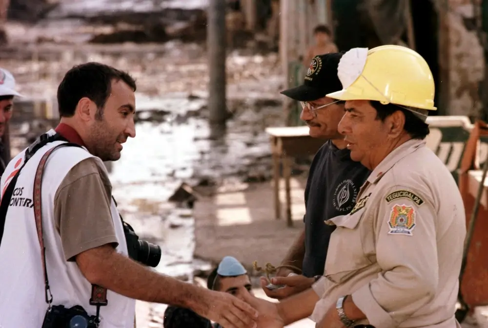 Tras el huracán Mitch, en 1998, gran parte de la región que azotó quedó bajo el barro. La tormenta dejó a más de 20,000 personas fallecidas, un millón más sin hogar y retrasó años el desarrollo de la región. 