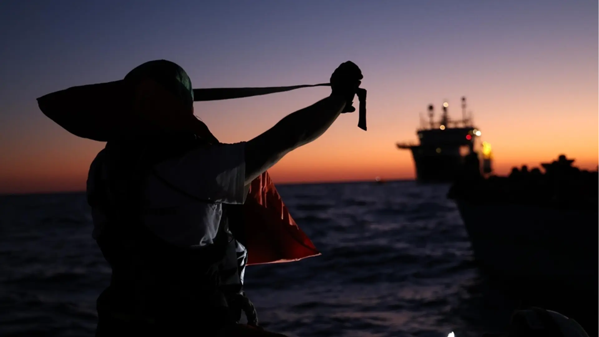 El 5 de febrero de 2024, nuestro equipo en el Mediterráneo cental rescató 134 personas de una embarcación de madera.
