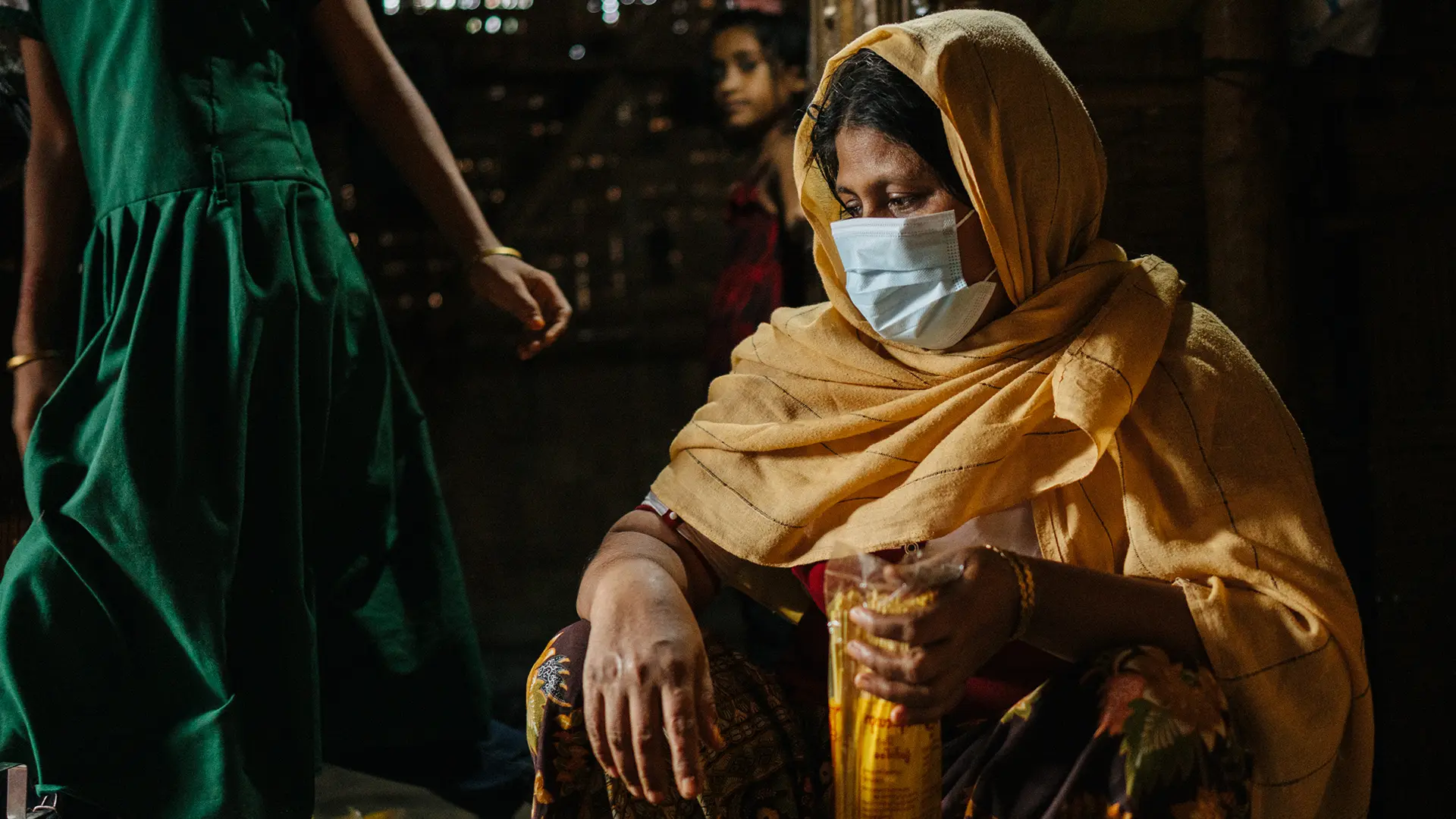 "Nuestros platos reflejan una cultura profunda y arraigada en Myanmar. A través de esta comida, espero que el mundo lo vea y nos ayude a regresar". Rayhana, refugiada rohingya en Bangladesh. 