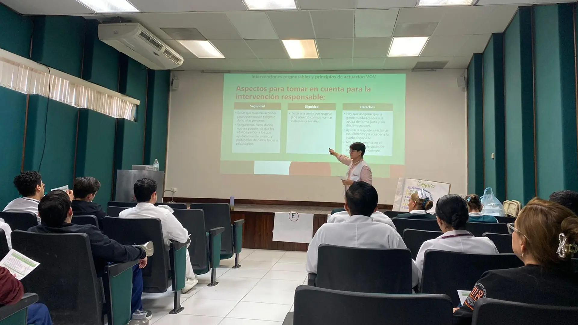 Equipo de MSF durante la capacitación de primeros auxilios psicológicos a personal médico de Tamaulipas, México.