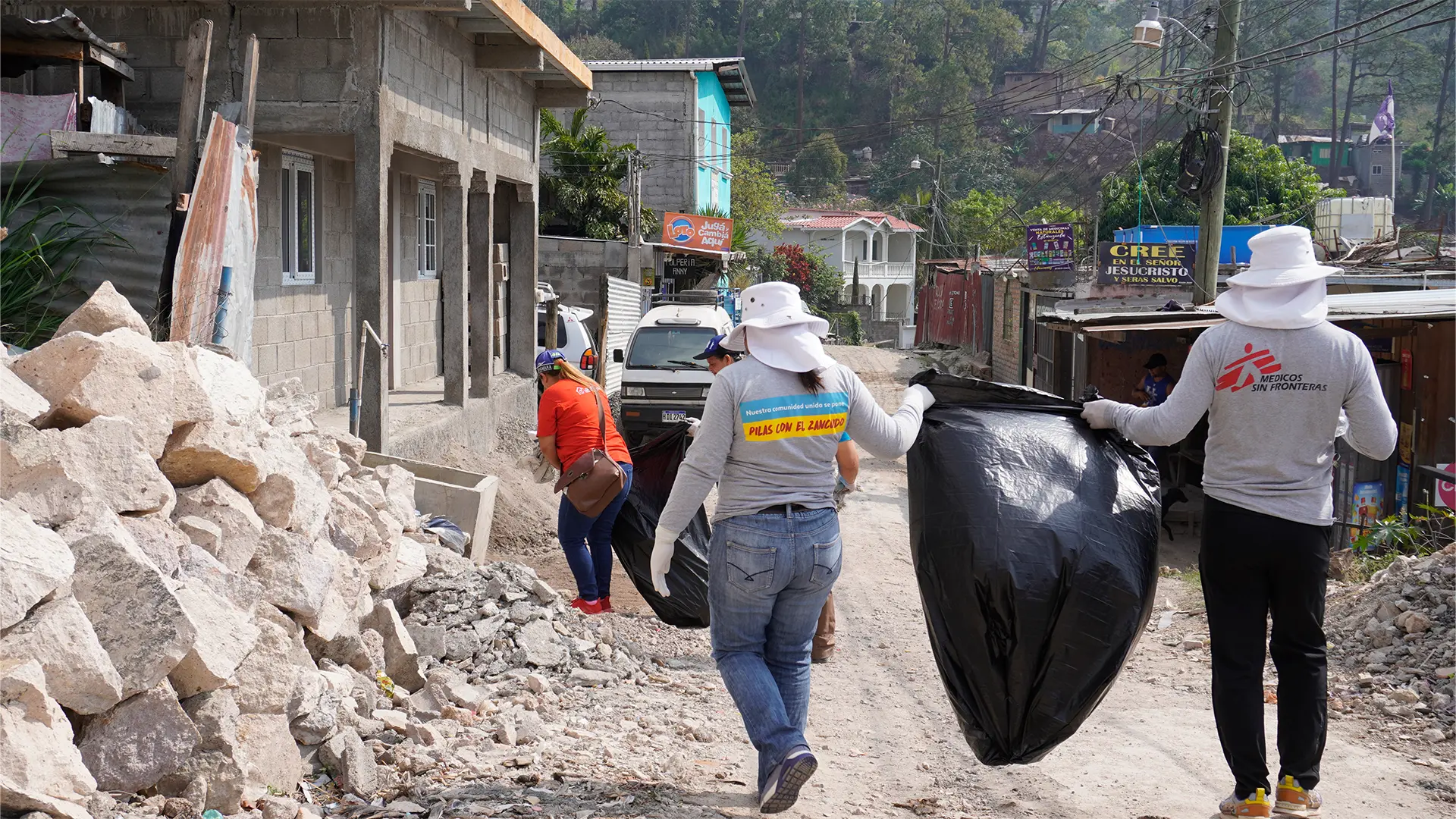 Durante varios meses, el equipo de MSF organizó jornadas de limpieza en la comunidad de El Manchén.