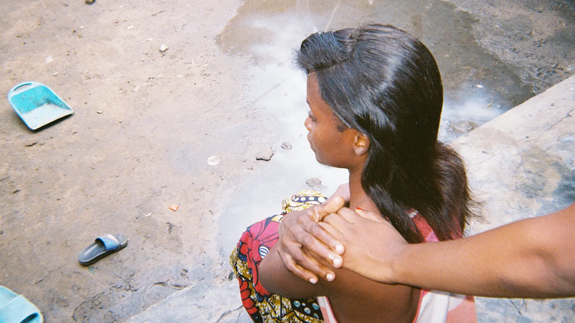 "Tomé esta foto para mostrar las manos que me ofrecieron". (M., 18 años).