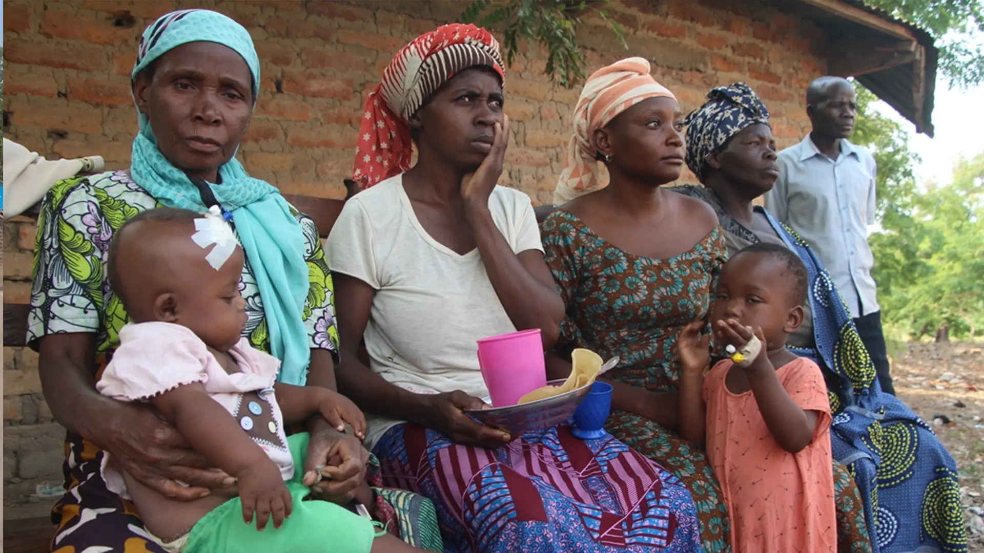 Un grupo de mujeres asiste a una sesión de sensibilización sobre la malaria en el centro de salud de Lweba, apoyado por MSF, en el territorio de Fizi, en Kivu Sur, República Democrática del Congo. © Abdon Manengu Mbangala/MSF