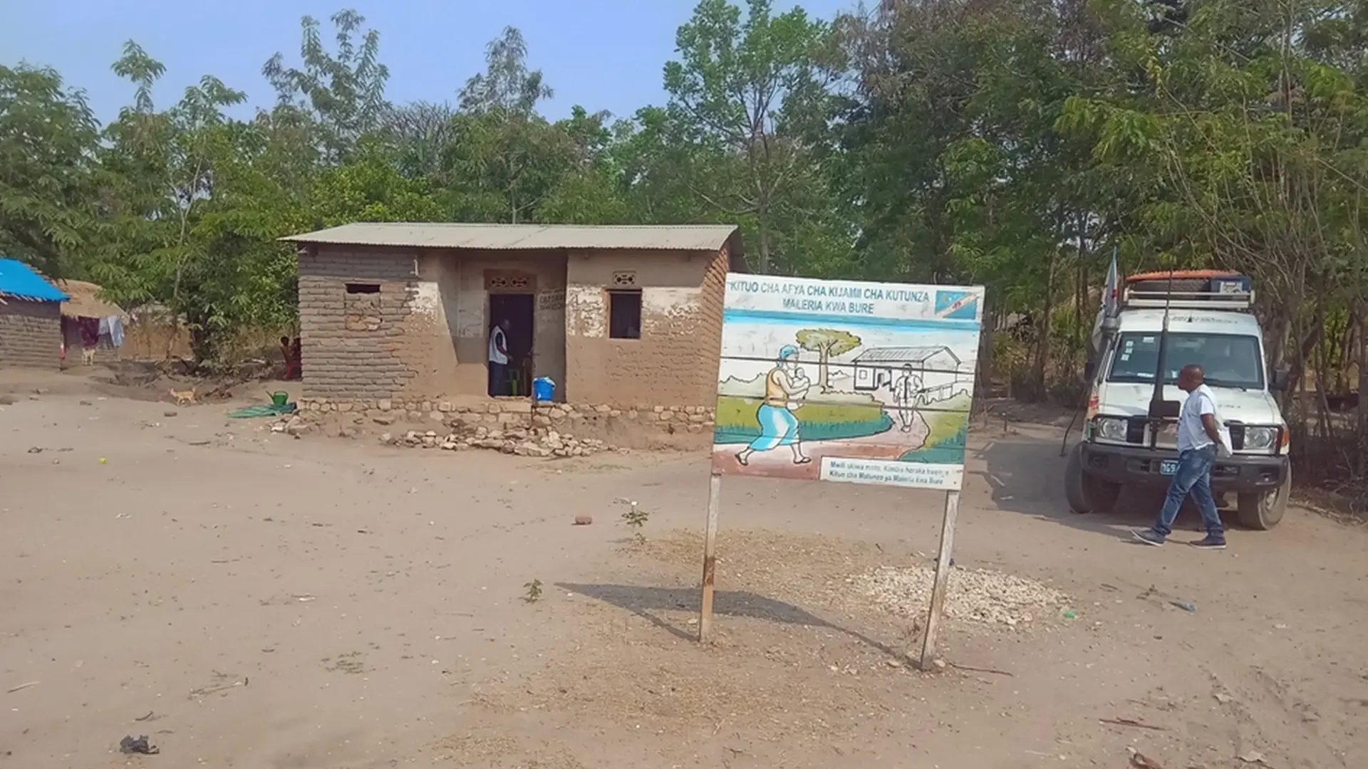 Centro comunitario de tratamiento de la malaria establecido por MSF en la aldea de Elba, territorio de Fizi, provincia de Kivu Sur, República Democrática del Congo. 
