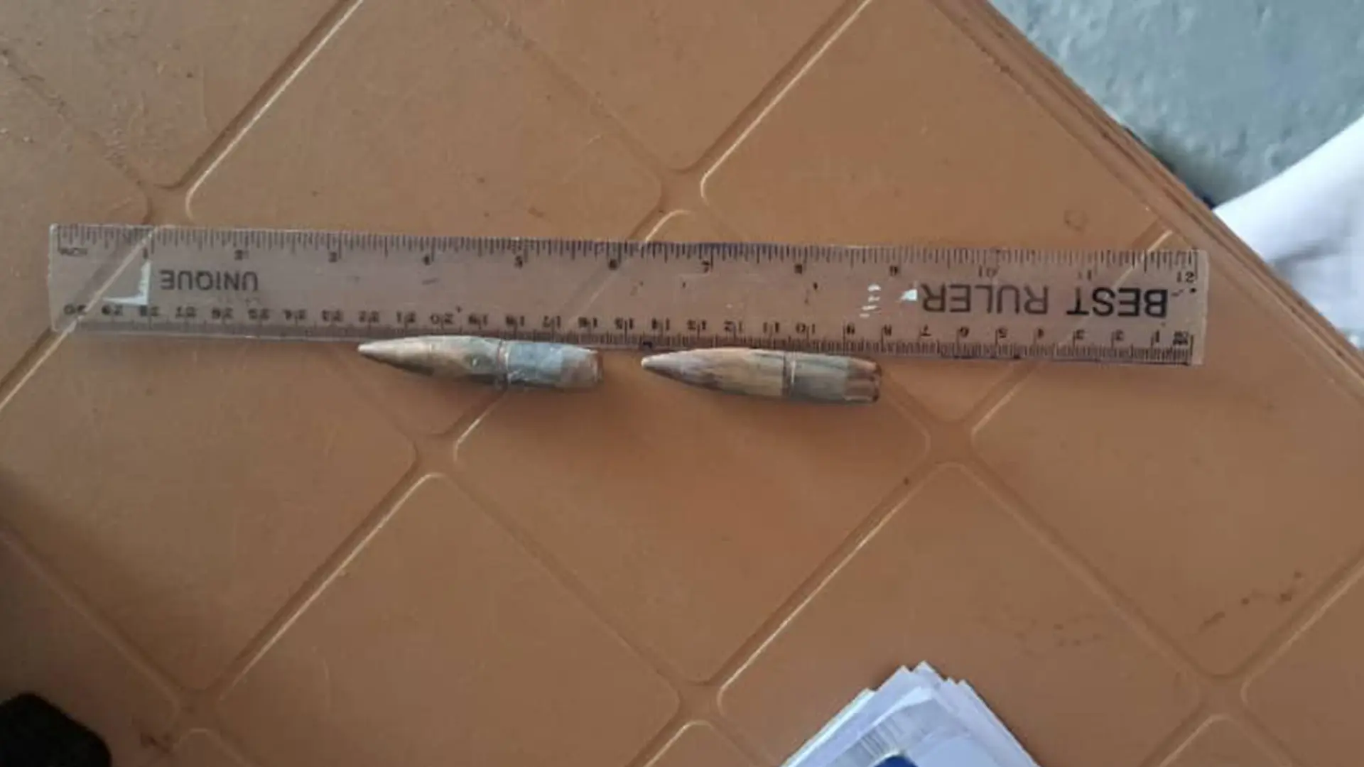 Balas encontradas en un centro de salud de MSF que fue alcanzado y dañado durante un ataque aéreo la mañana del 3 de diciembre en la ciudad de Pieri, estado de Jonglei, Sudán del Sur, diciembre de 2025.