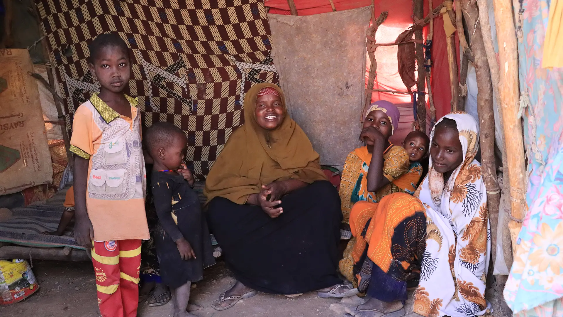 Cuando la sequía arrasó la pequeña granja de Safia Sheikh en Bakool, no tuvo más remedio que irse. Llegamos a Baidoa porque nuestros campos no producían nada. Todo se secó". Crisis en Somalia.