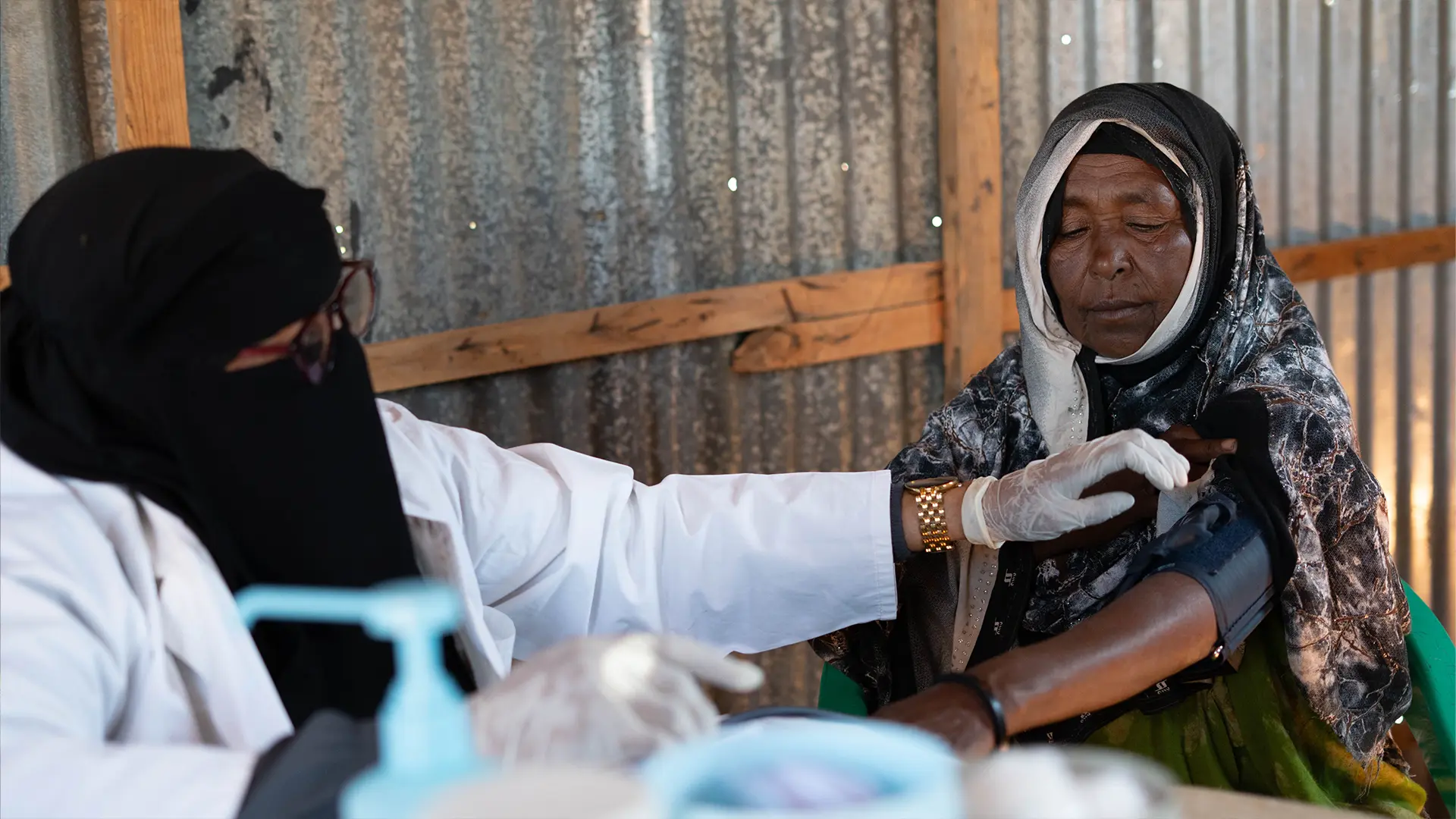 Sharifo Nur Osman, de 50 años, huyó de la violencia en Mogadiscio y de la sequía en su aldea.