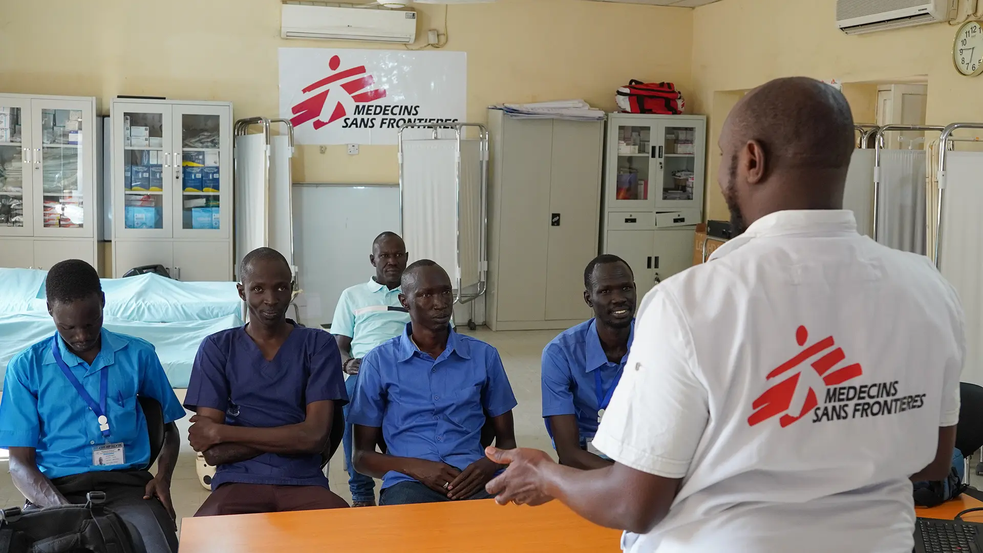 Estudiantes becados por la Academia MSF en la Facultad de Enfermería y Obstetricia de Juba.